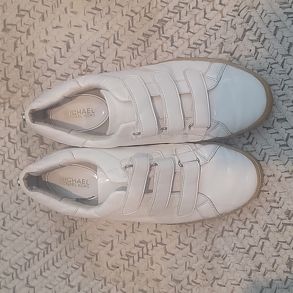 Michael Kors MK CRAIG Optic White Patent Athletic Sneakers Shoes Flats 7 M - Picture 1 of 3